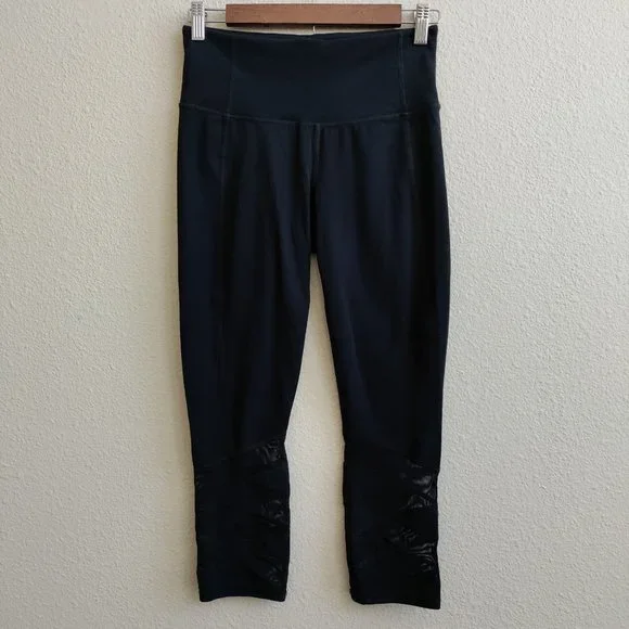 Athleta | Mantra High Rise Capri Mesh Panels Pants Size S - Picture 2 of 16